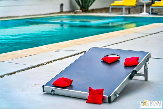 $5,500 | 400 East Glen Circle South, Palm Springs, CA 92262