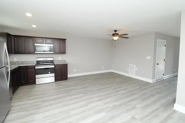 $1,295 | 1724 Manning Drive, Unit 2, Clarksville, TN 37042