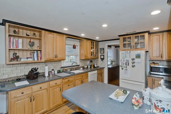 $399,900 | 25 Nutmeg Road, East Granby, CT 06026