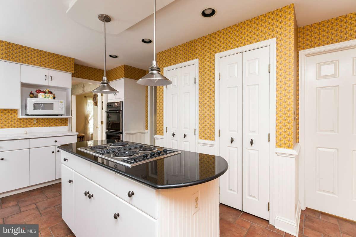 12318 Timber Grove Road Reisterstown, MD 21136 - Photo 8 of 25 Kitchen