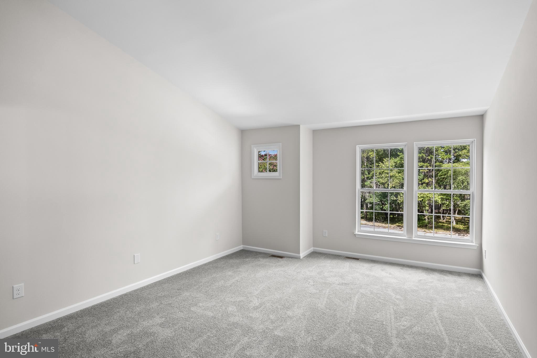 17 Arlington Road Sicklerville, NJ 08081 - Photo 23 of 43 an empty room with windows