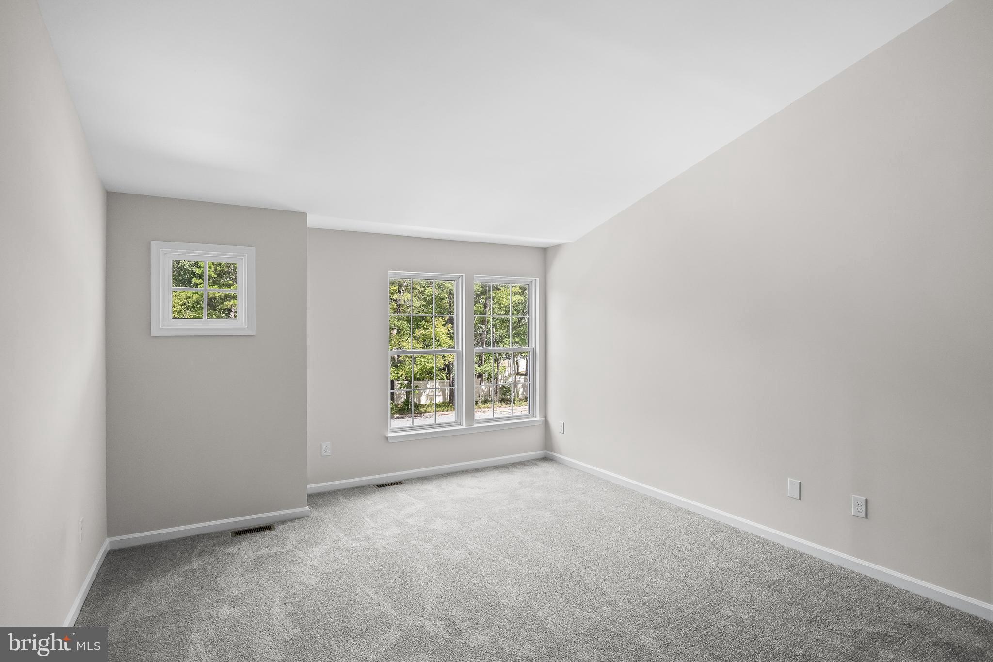 17 Arlington Road Sicklerville, NJ 08081 - Photo 24 of 43 an empty room with windows
