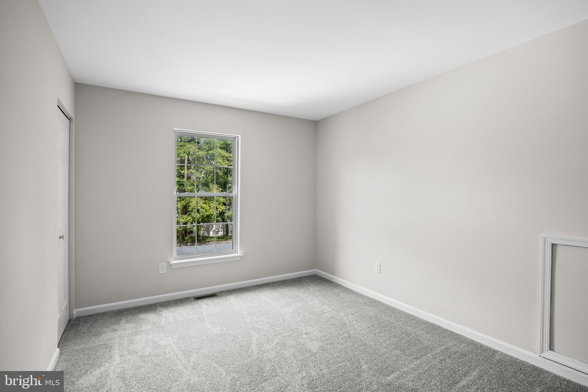 17 Arlington Road Sicklerville, NJ 08081 - Photo 29 of 43 an empty room with windows
