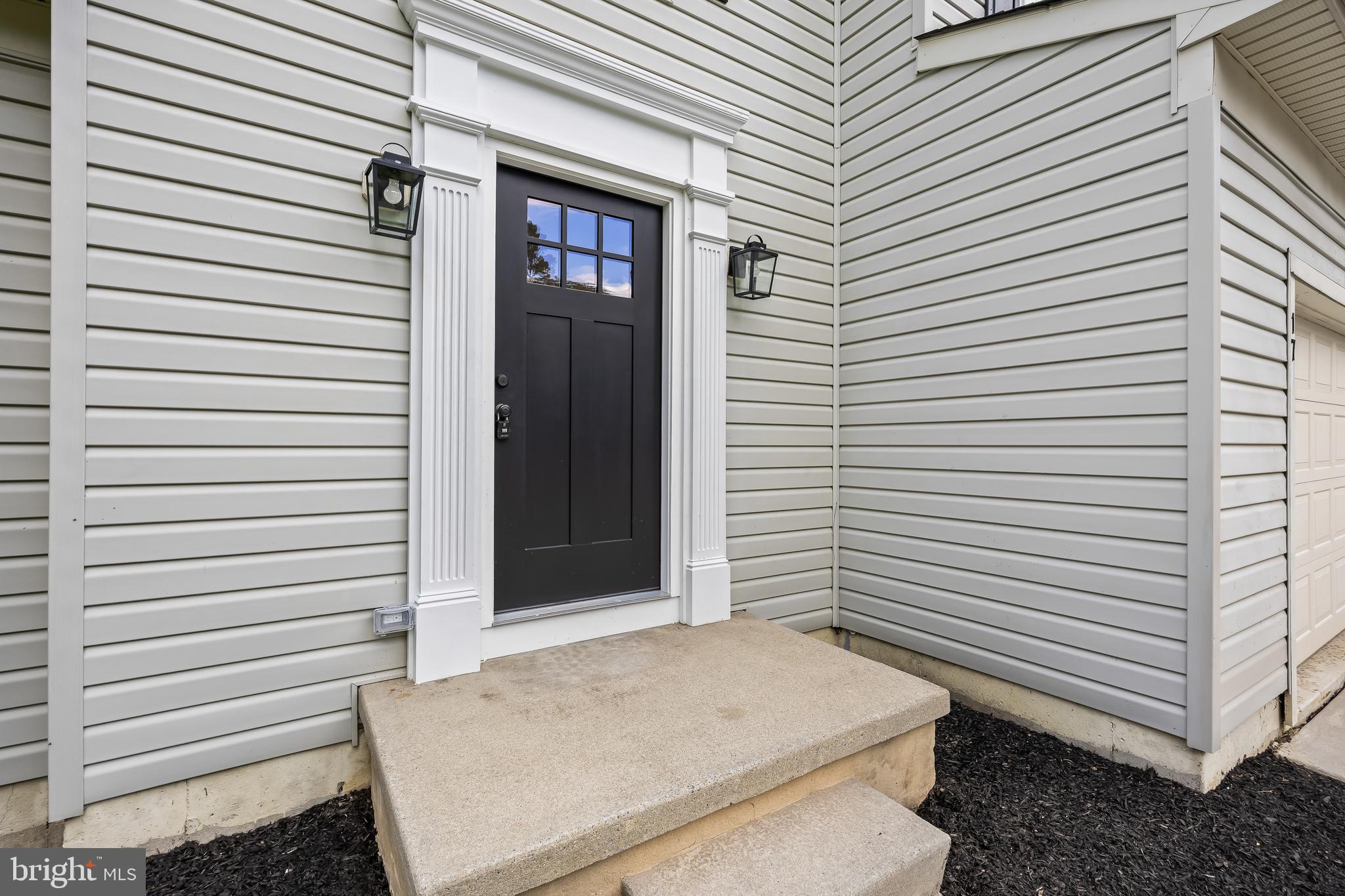 17 Arlington Road Sicklerville, NJ 08081 - Photo 3 of 43 a view of a house with a white door