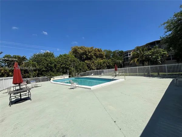 $1,800 | 1501 Northeast 191st Street, Unit C211, Miami, FL 33179