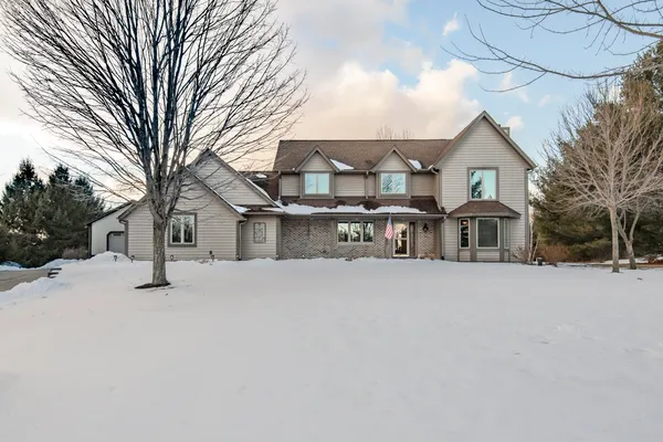$849,990 | S90W27045 Norway Drive, Vernon, WI 53149