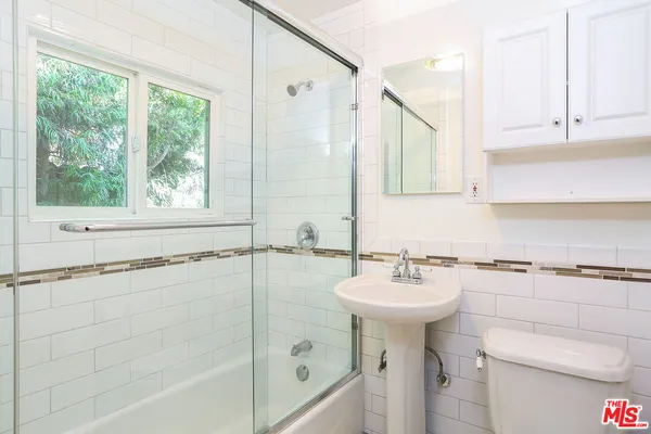 $7,995 | 252 Hampton Drive, Unit E, Venice, CA 90291