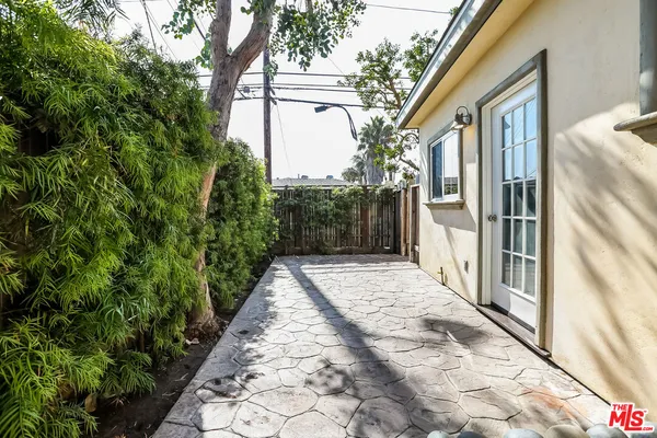 $7,995 | 252 Hampton Drive, Unit E, Venice, CA 90291