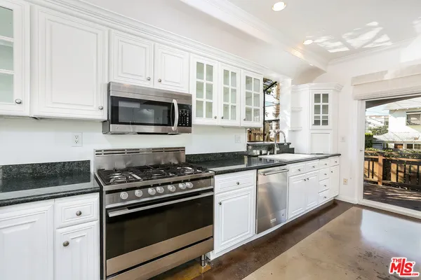 $7,995 | 252 Hampton Drive, Unit E, Venice, CA 90291