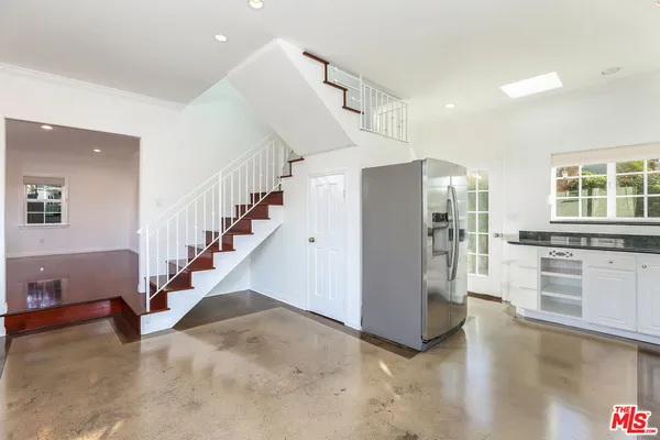 $7,995 | 252 Hampton Drive, Unit E, Venice, CA 90291