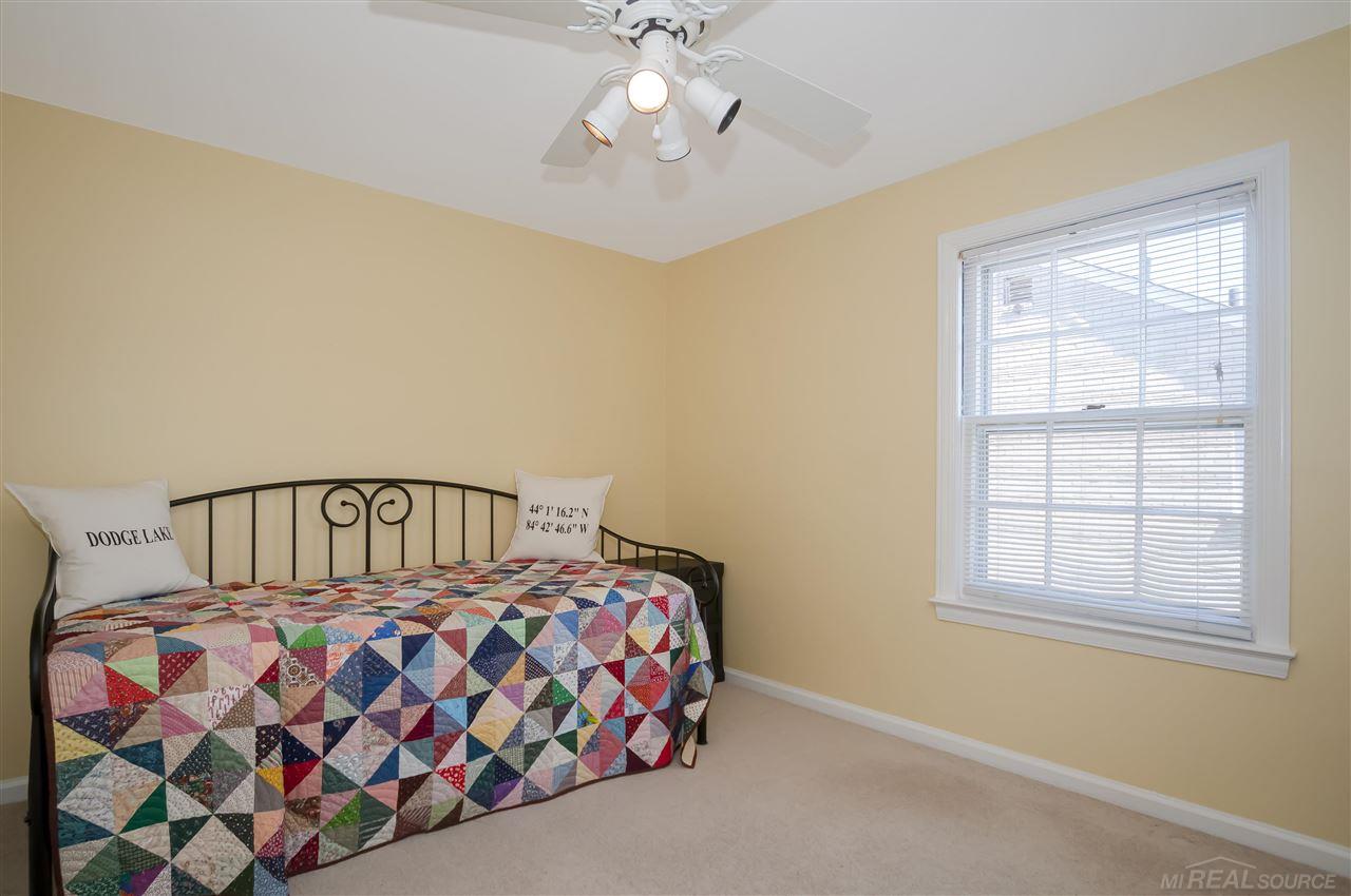 1555 Fairholme Road Grosse Pointe, MI 48236 - Photo 20 of 36 50074999-19.JPG