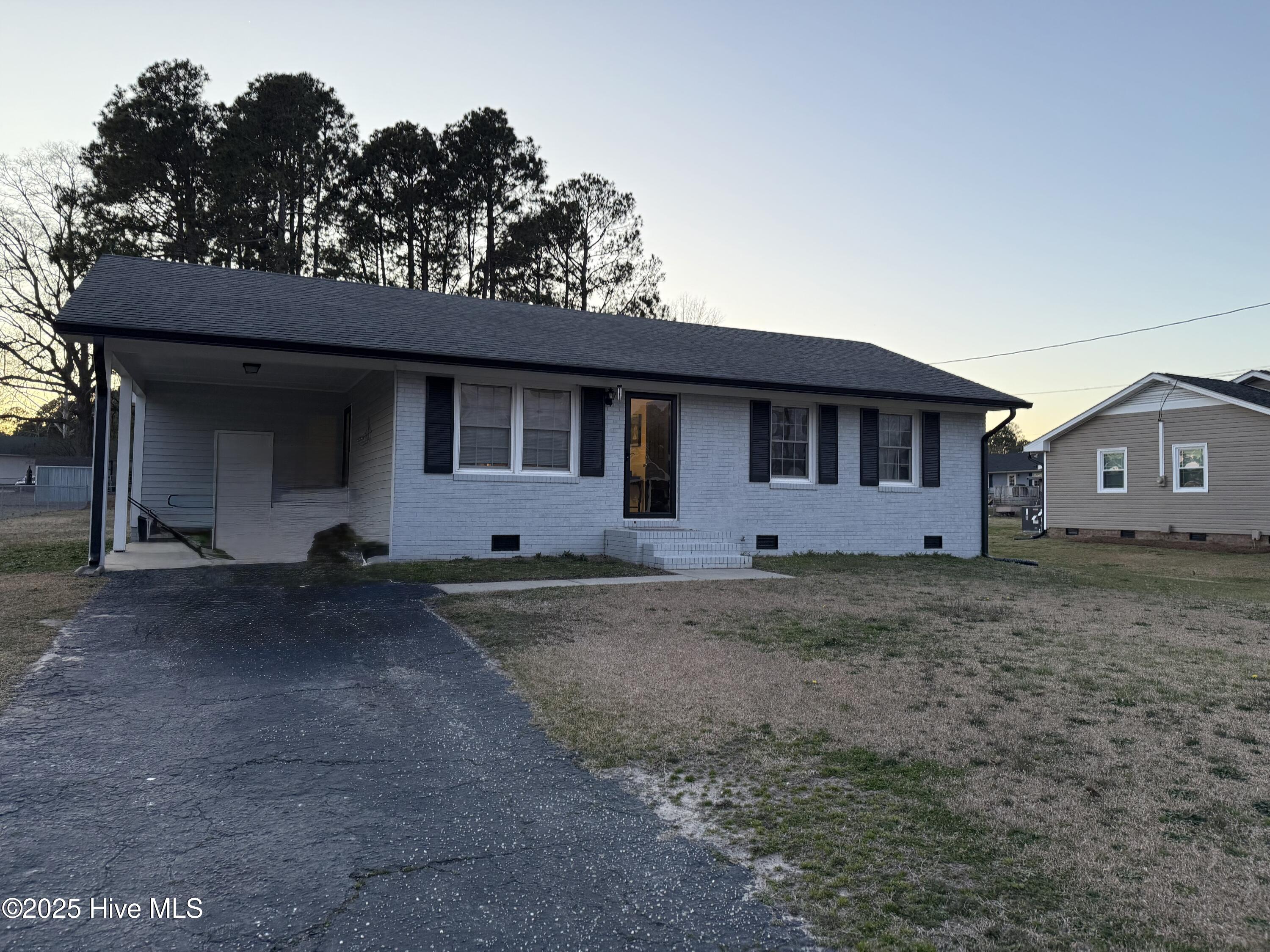 109 Pine Street Dunn, NC 28334 - Photo 5 of 21 IMG_2869 2