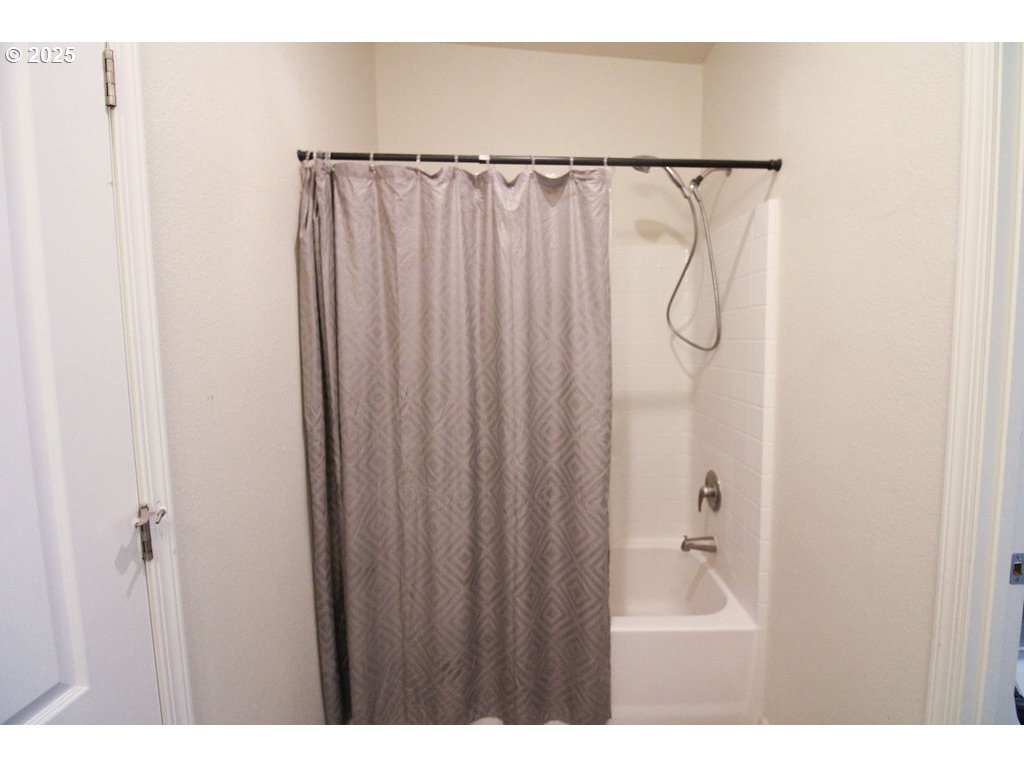 300 Southwest 7th Avenue, Unit 102 Battle Ground, WA 98604 - Photo 16 of 24 Bathroom