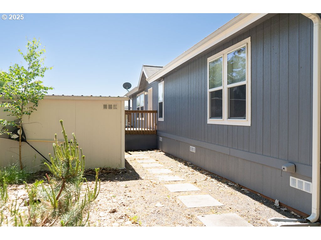 300 Southwest 7th Avenue, Unit 102 Battle Ground, WA 98604 - Photo 20 of 24 Deck