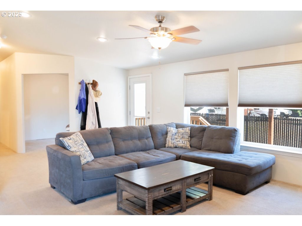 300 Southwest 7th Avenue, Unit 102 Battle Ground, WA 98604 - Photo 5 of 24 Entrance/Foyer