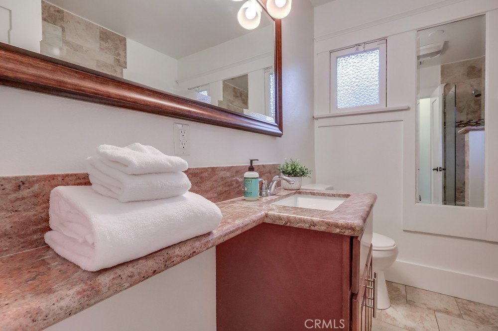 624 Termino Avenue Long Beach, CA 90814 - Photo 30 of 46 Guest full bath, 1st floor