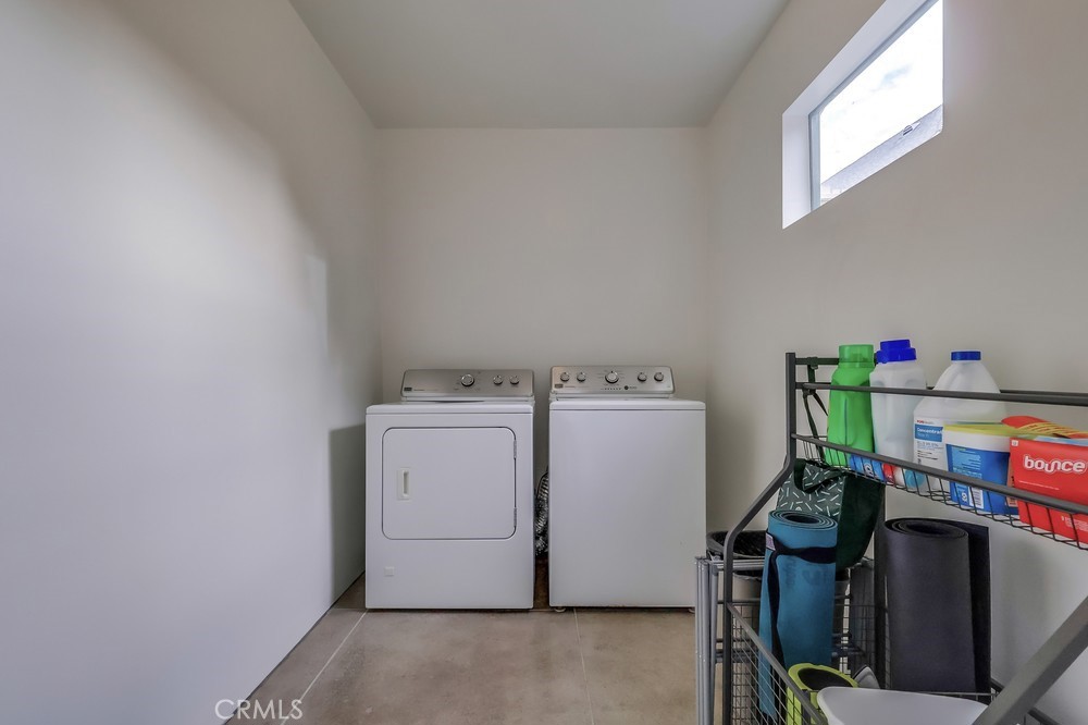 624 Termino Avenue Long Beach, CA 90814 - Photo 40 of 46 Laundry in carriage house