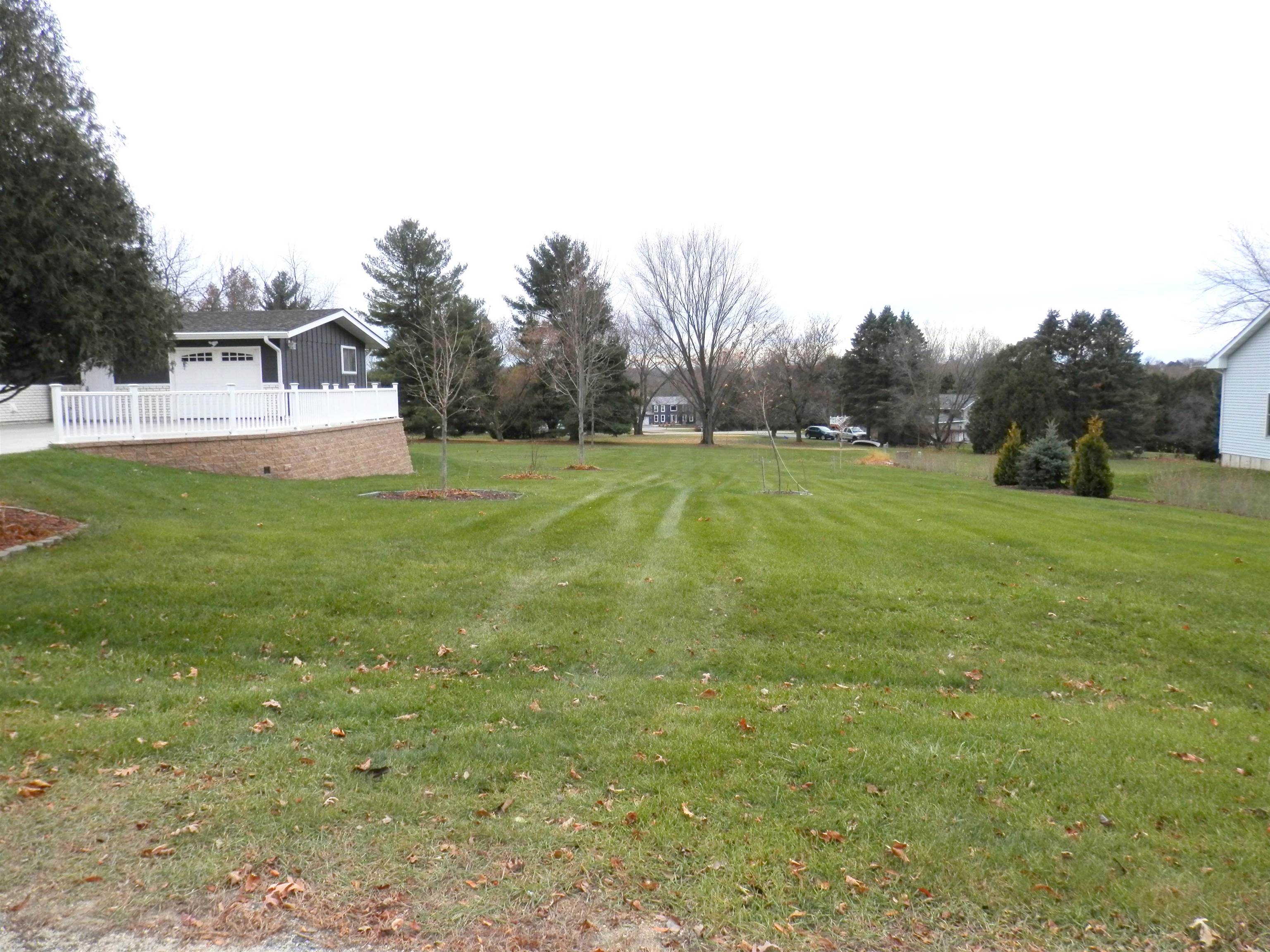 979 Winborne Road Lake Summerset, IL 61019 - Photo 3 of 9 a view of a house with a big yard and large trees