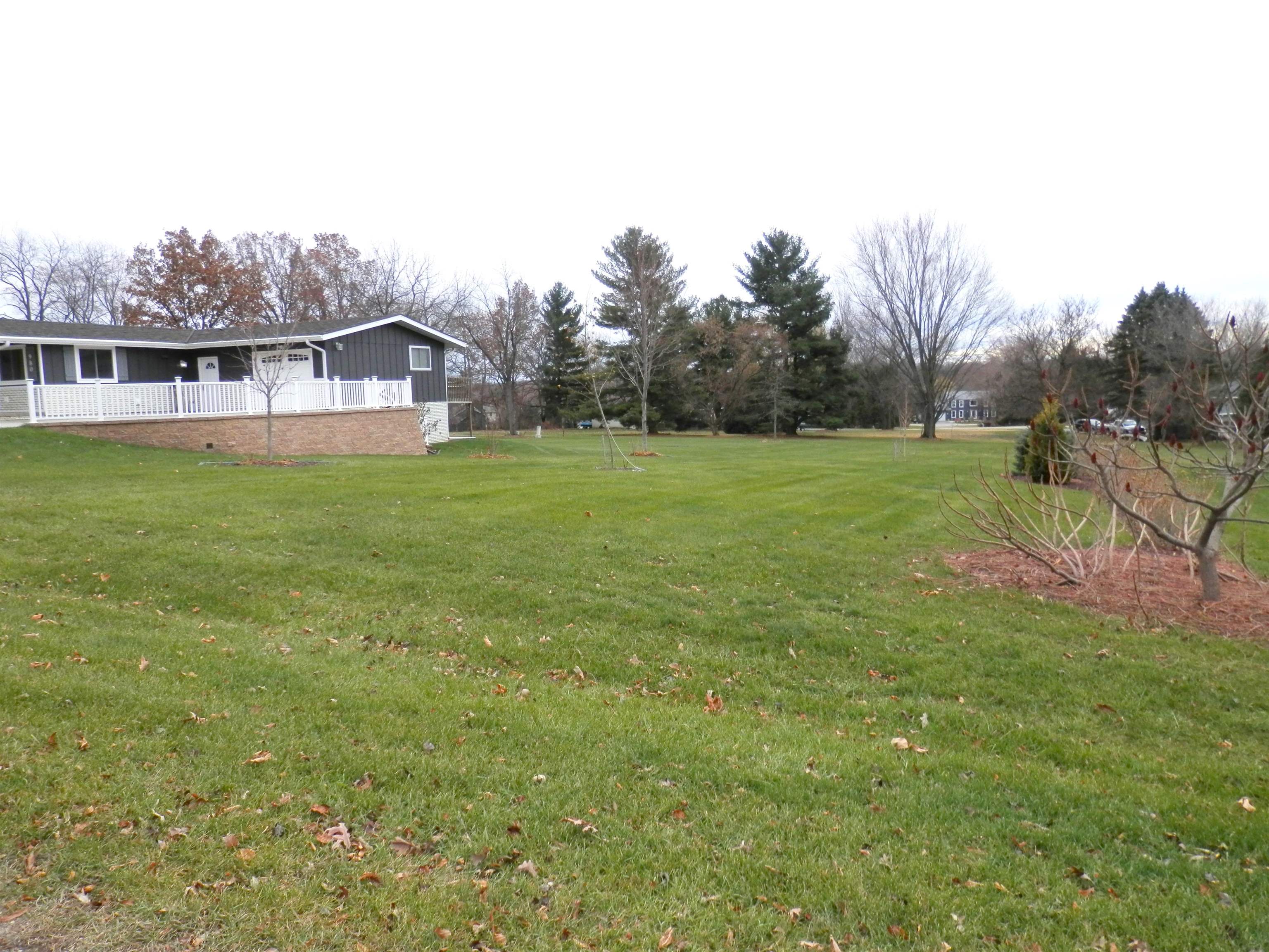 979 Winborne Road Lake Summerset, IL 61019 - Photo 4 of 9 a view of a house with a big yard