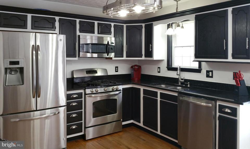 628 Drummer Hill Road Front Royal, VA 22630 - Photo 5 of 30 Kitchen