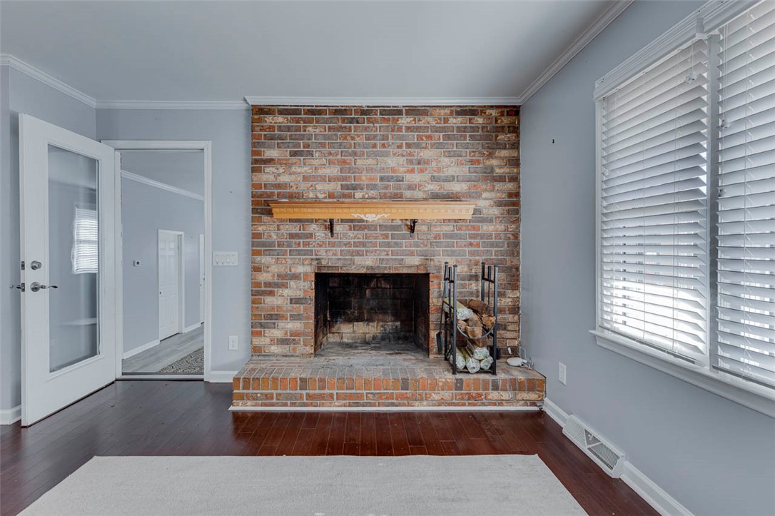 216 Hickory Drive Easley, SC 29642 - Photo 11 of 38