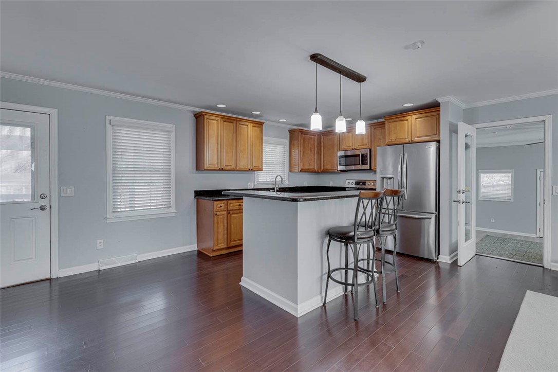 216 Hickory Drive Easley, SC 29642 - Photo 2 of 38