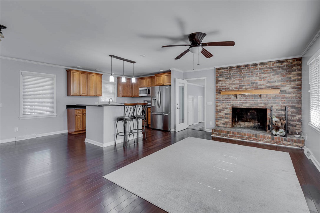 216 Hickory Drive Easley, SC 29642 - Photo 10 of 38