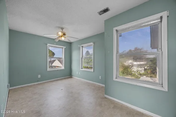 $395,000 | 2501 Avery Street, Morehead City, NC 28557