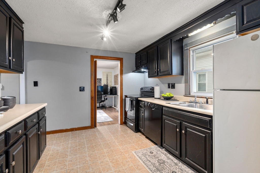 52 Merrimac Avenue Springfield, MA 01104 - Photo 11 of 29 Gallery Image 11