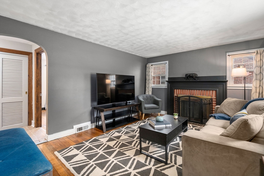 52 Merrimac Avenue Springfield, MA 01104 - Photo 4 of 29 Gallery Image 4