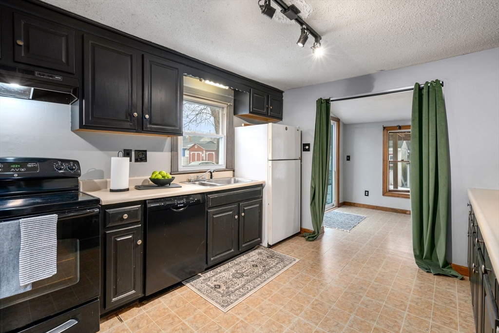 52 Merrimac Avenue Springfield, MA 01104 - Photo 9 of 29 Gallery Image 9