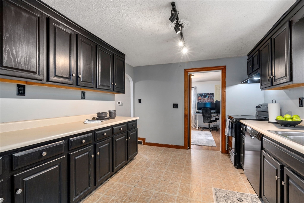 52 Merrimac Avenue Springfield, MA 01104 - Photo 10 of 29 Gallery Image 10