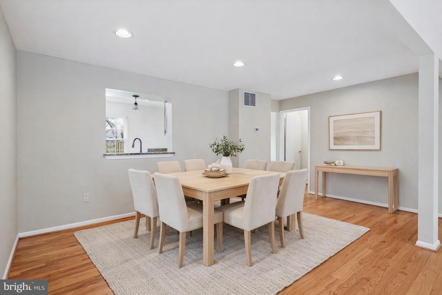 4723 Hallowed Streme Ellicott City, MD 21042 - Photo 6 of 40 Virtually Staged.