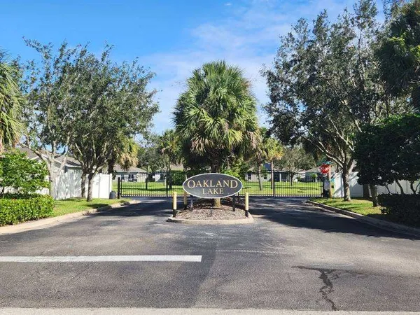 $2,200 | 5274 Oakland Lake Circle, Fort Pierce, FL 34951