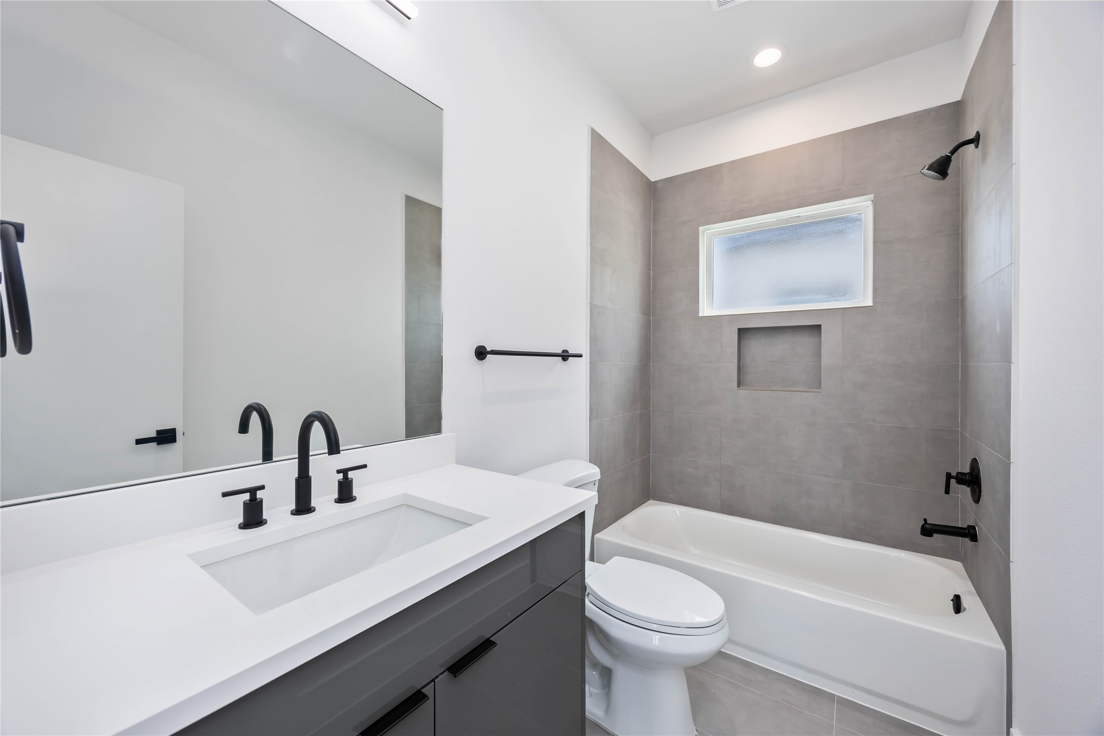 6735 Peerless Street, Unit C Houston, TX 77021 - Photo 23 of 27 a bathroom with a sink a toilet and shower