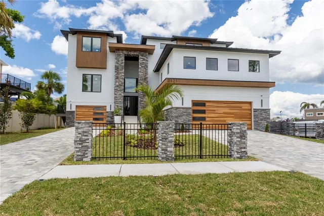 $4,995,000 | 2121 Bayou Grande Boulevard Northeast, St. Petersburg, FL 33703