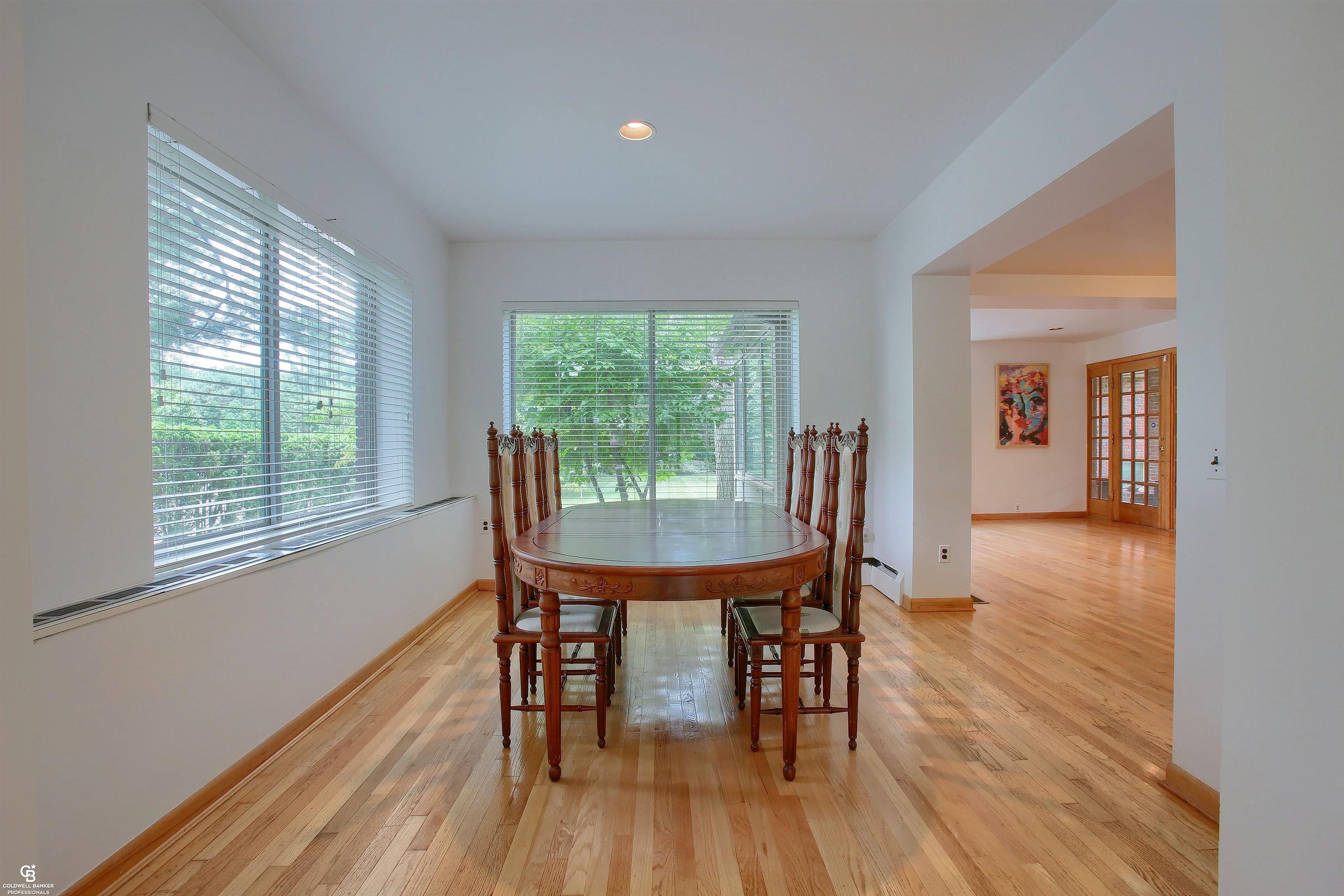 917 Lake Shore Road Grosse Pointe, MI 48236 - Photo 12 of 44 50085427-11.JPG