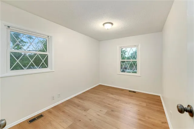 $194,900 | 818 North Wigwam Trail, Independence, MO 64056