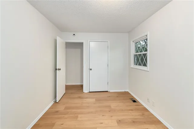 $194,900 | 818 North Wigwam Trail, Independence, MO 64056