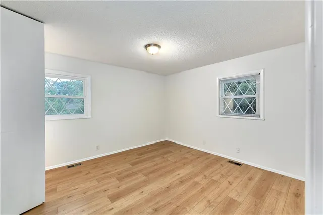 $194,900 | 818 North Wigwam Trail, Independence, MO 64056