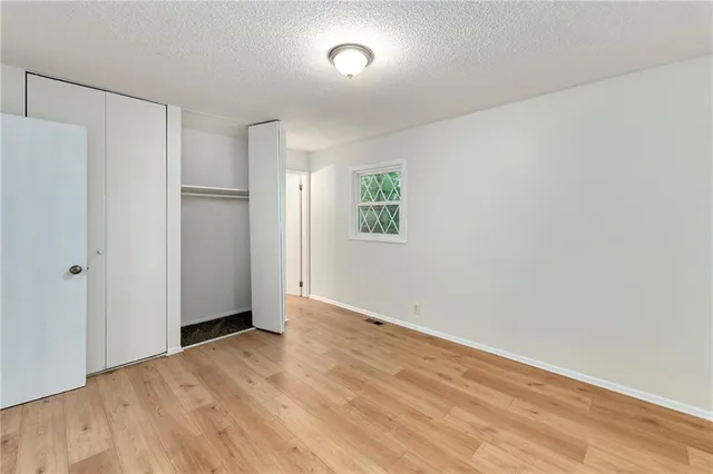 $194,900 | 818 North Wigwam Trail, Independence, MO 64056