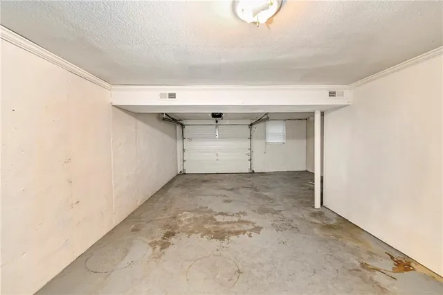 $194,900 | 818 North Wigwam Trail, Independence, MO 64056