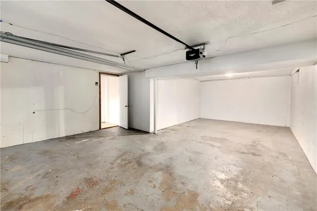 $194,900 | 818 North Wigwam Trail, Independence, MO 64056