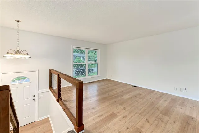 $194,900 | 818 North Wigwam Trail, Independence, MO 64056