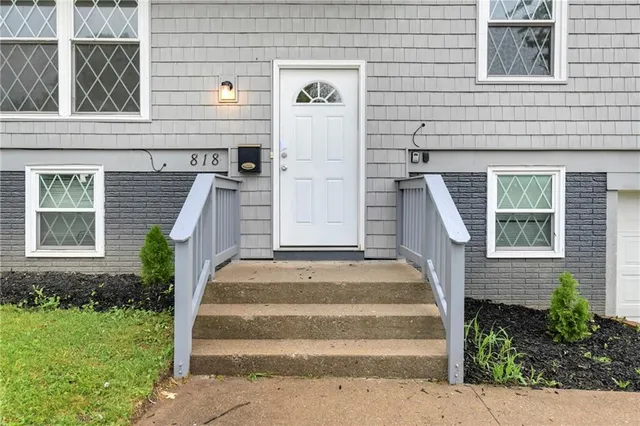 $194,900 | 818 North Wigwam Trail, Independence, MO 64056