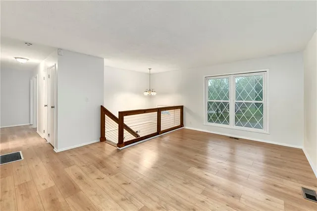 $194,900 | 818 North Wigwam Trail, Independence, MO 64056