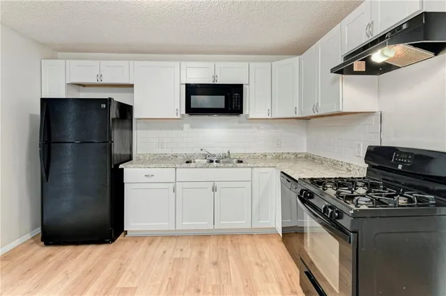 $194,900 | 818 North Wigwam Trail, Independence, MO 64056