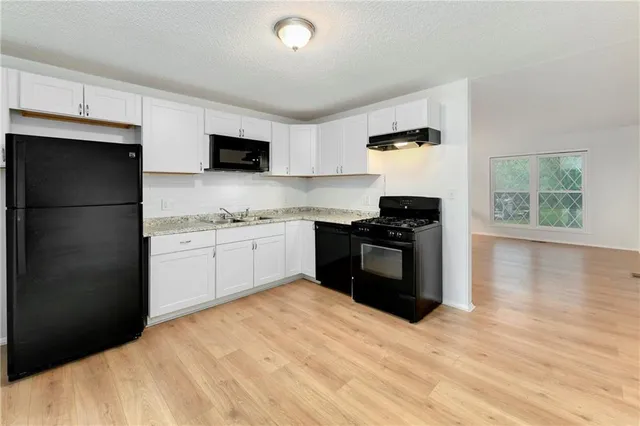 $194,900 | 818 North Wigwam Trail, Independence, MO 64056