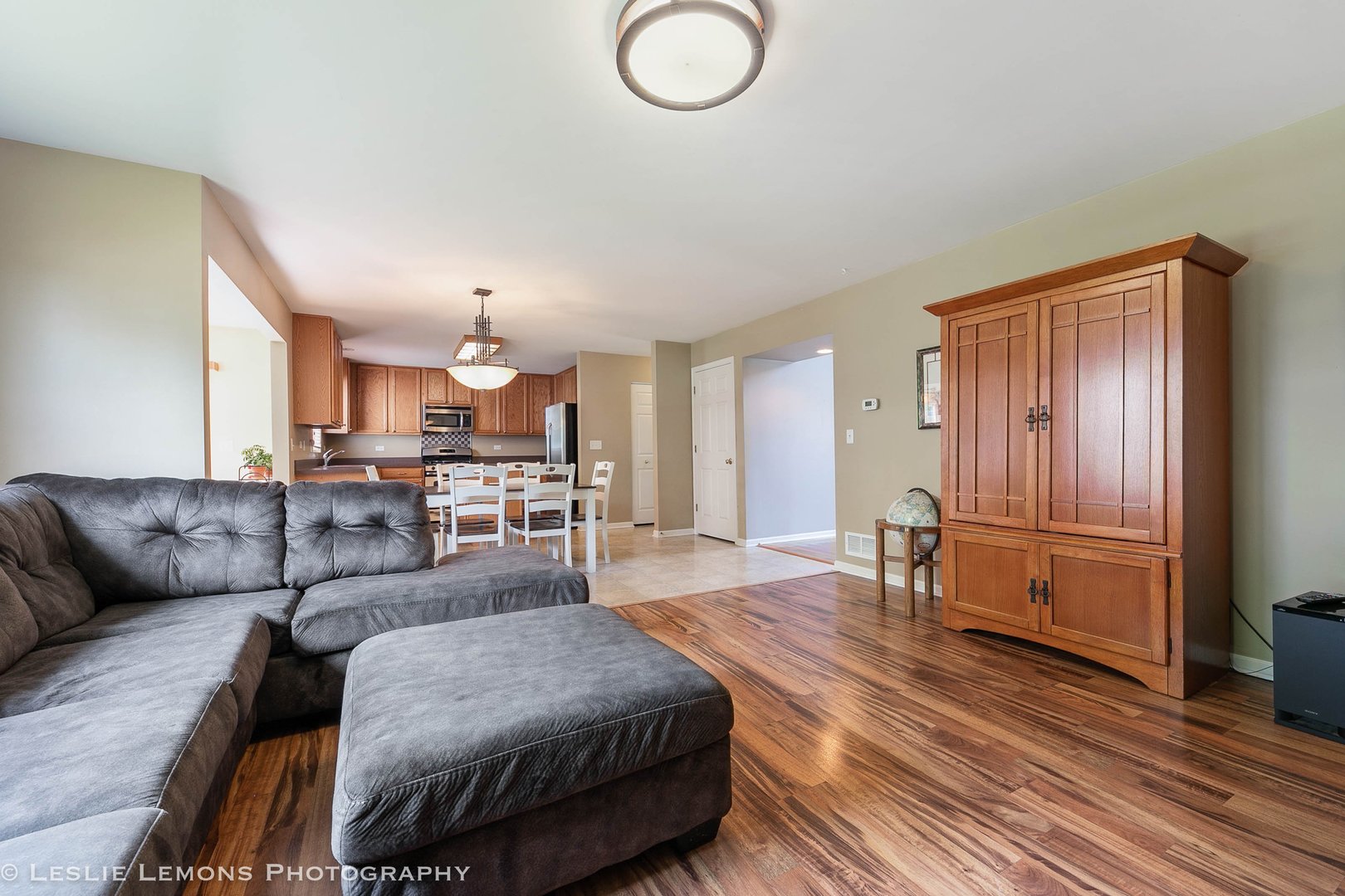 128 Reston Court Sycamore, IL 60178 - Photo 16 of 30 a living room with furniture and a table