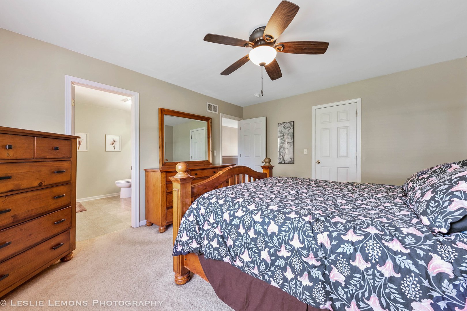 128 Reston Court Sycamore, IL 60178 - Photo 21 of 30 a bed room with a bed and a chandelier
